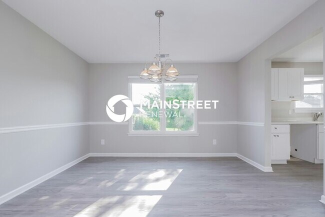 Building Photo - 4 Bedroom Pet-Friendly Home in Atlanta, GA with Main Street Renewal