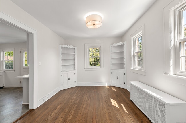 Building Photo - 196 Woodrow Ave