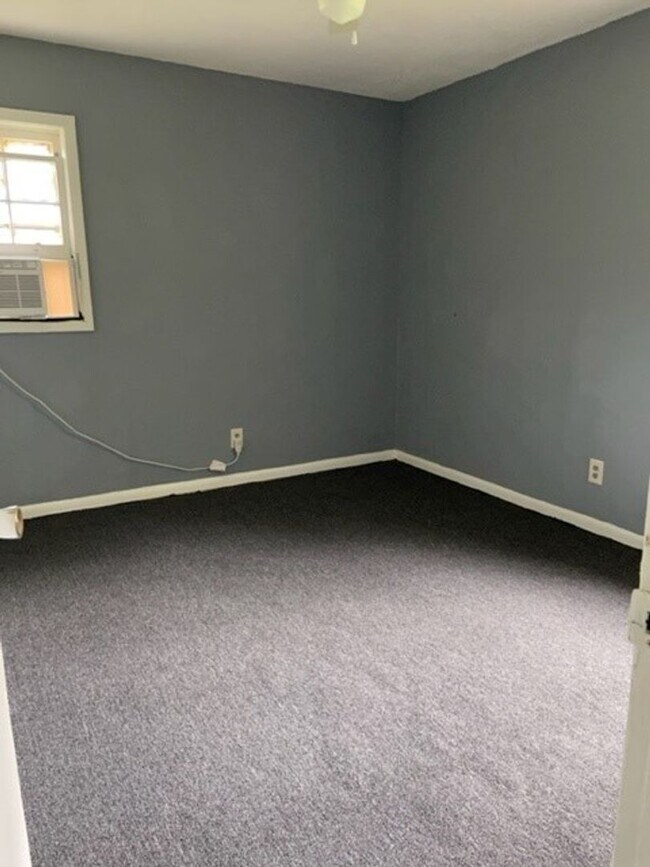 Building Photo - 3 Bedroom / 1 Bath home in Central Valdosta
