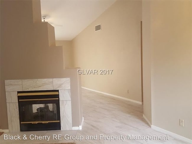 Building Photo - 5616 Crimson Ridge Dr