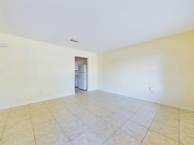 Building Photo - 5095 Yacht Harbor Cir