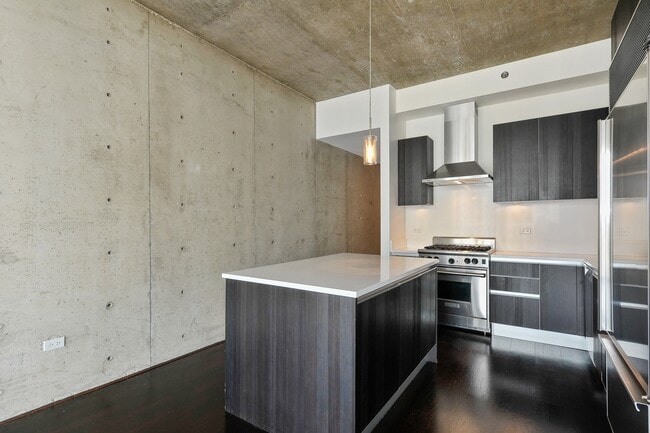 Building Photo - 600 N Fairbanks Ct
