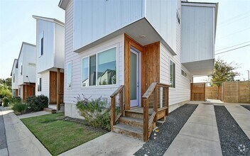 Building Photo - 801 N Bluff Dr