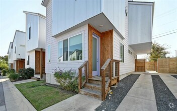 Building Photo - 801 N Bluff Dr