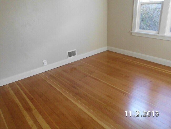 Building Photo - 166 N 500 W