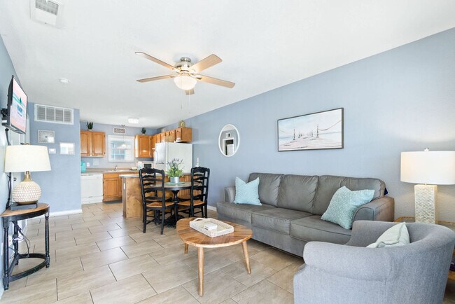 Foto del edificio - 1159 W Beach Blvd