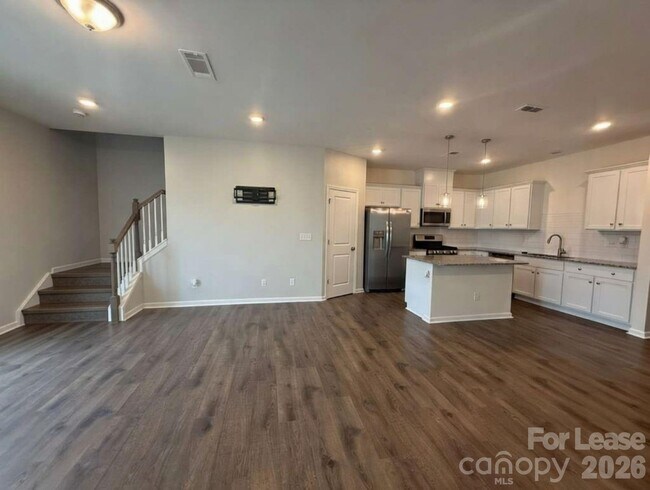 Foto del edificio - 5215 Maynard Hl Dr