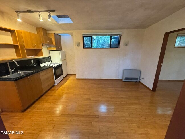 Foto del edificio - 1281 Old Topanga Canyon Rd