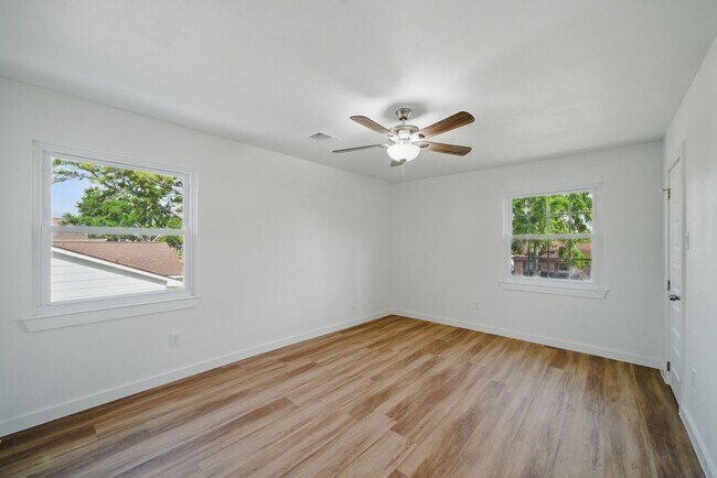 Building Photo - 9711 Derrik Dr