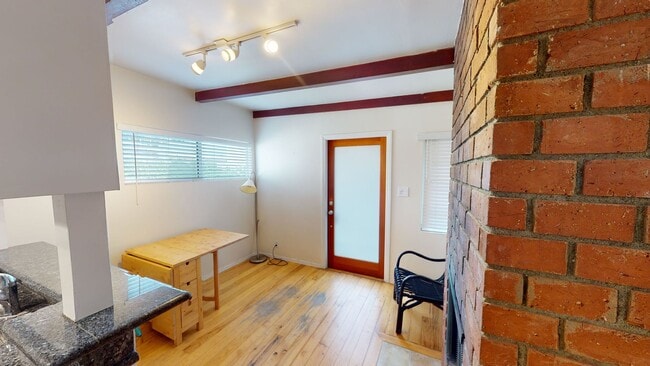 Building Photo - 733 Westbourne Dr