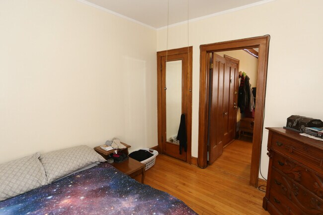 Foto del edificio - 3844 N Bernard St