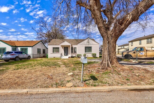 Foto del edificio - 2 Bed 1 Bath home in Yukon!