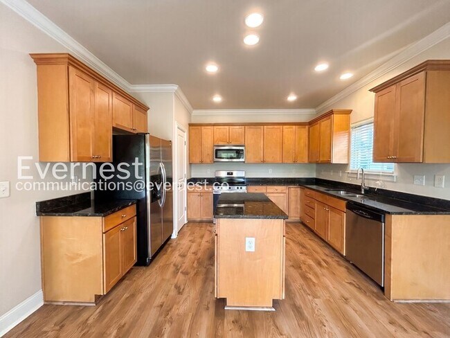 Foto del edificio - 3-Bed/2-Bath Home with Fireplace and 2-Car Garage/Available Now!
