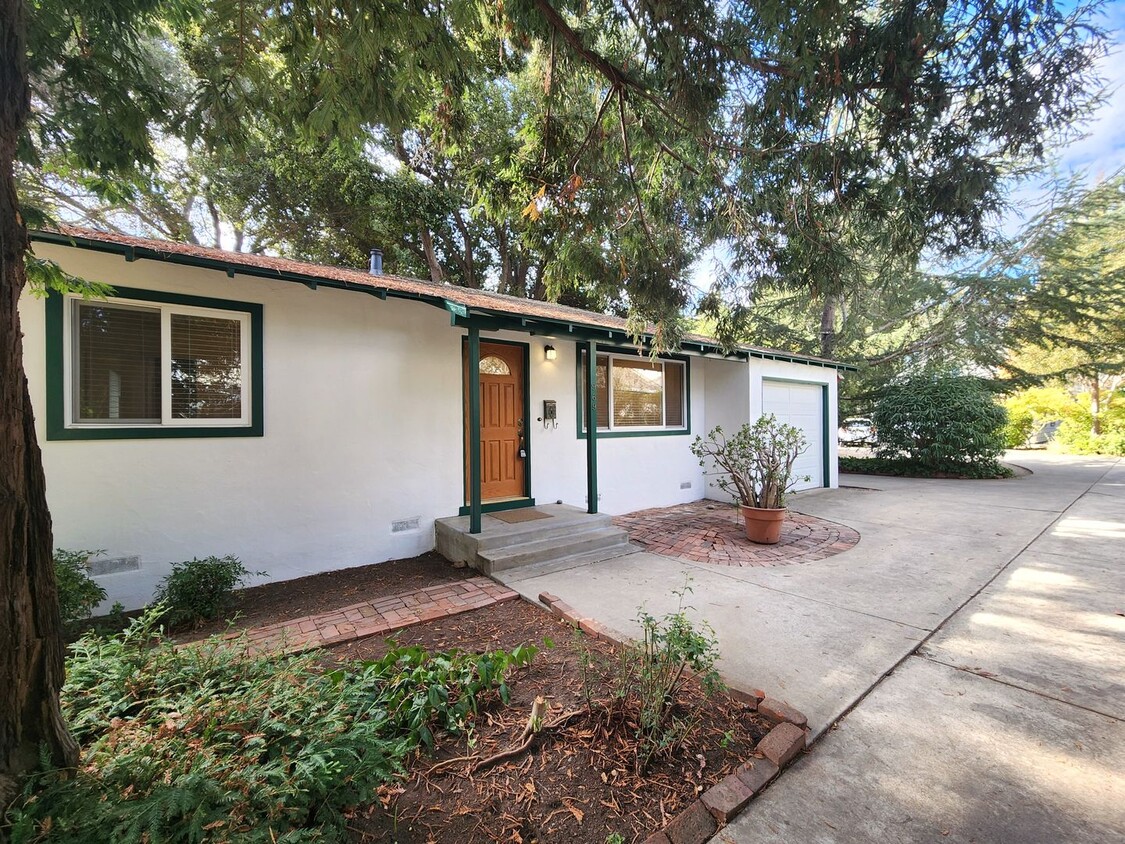 Foto principal - Beautiful Remodeled Duplex in Palo Alto Av...