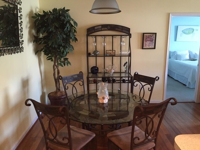 Building Photo - 4100 Sandpiper Dr