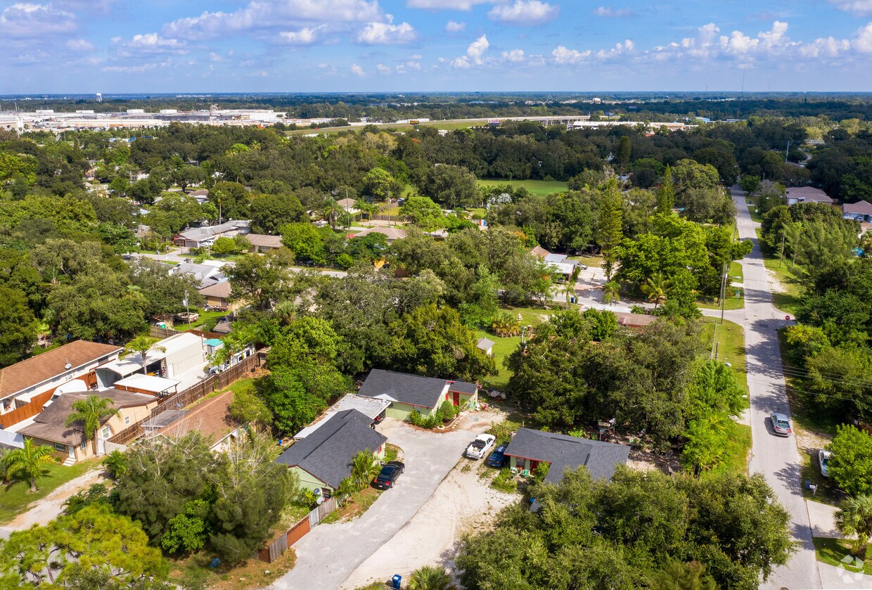 Aerial Photo - 2713-2715 5th St