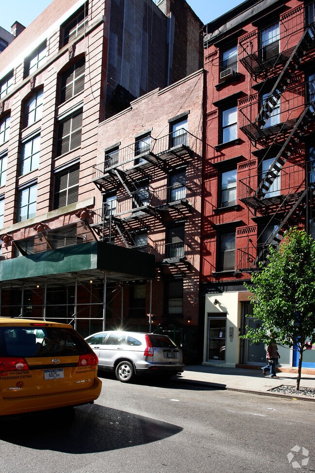 Foto del edificio - 244 W 18th St