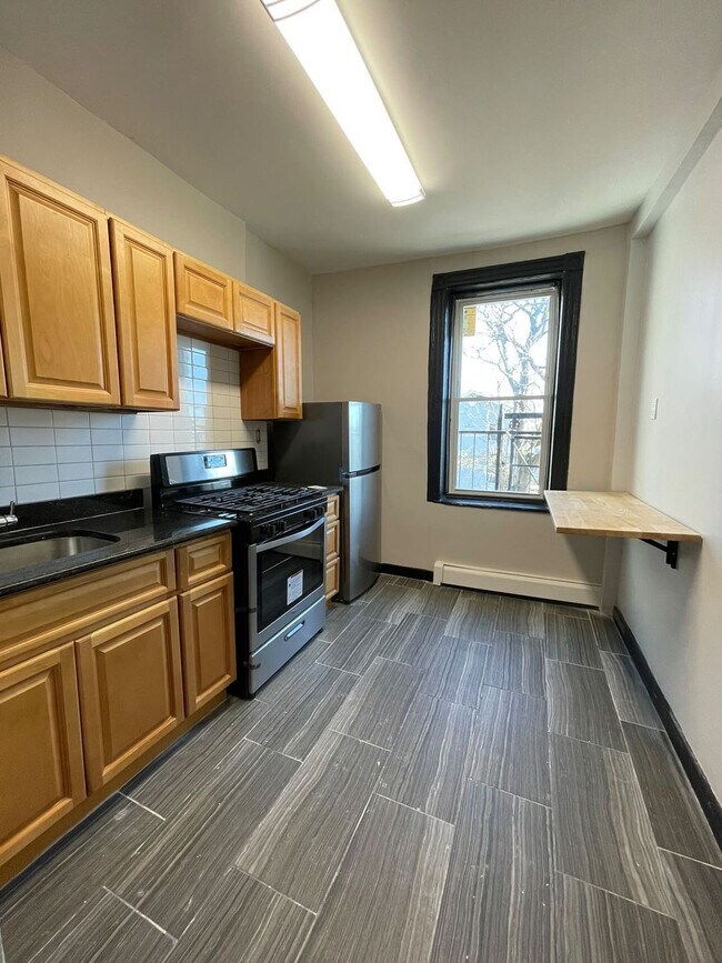 Unit 1 - 89 E 25th St