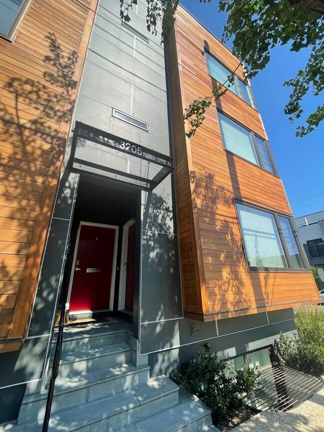 Building Photo - 3205 12th St NE