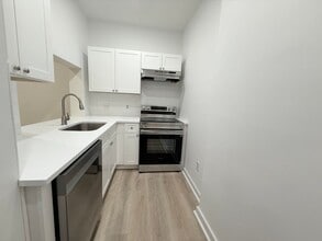 Building Photo - 456 Park Dr