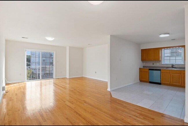 Foto del edificio - 31-33-33 Chester Ave