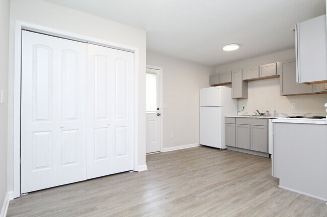 Building Photo - Updated 3/2 Brick Duplex in Northwest Pens...