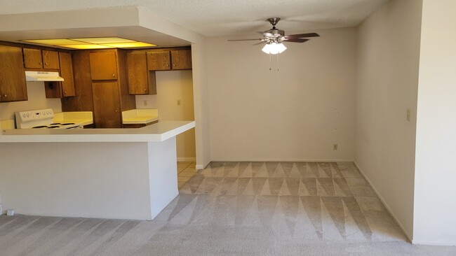 Building Photo - 538 S Oakland Ave