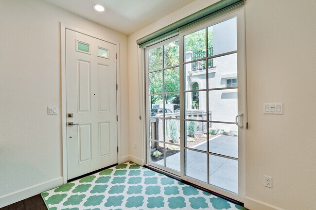 Building Photo - Modern Townhome in Prime Location — Walkab...