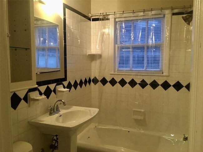 Foto del edificio - 5104 N Hall St