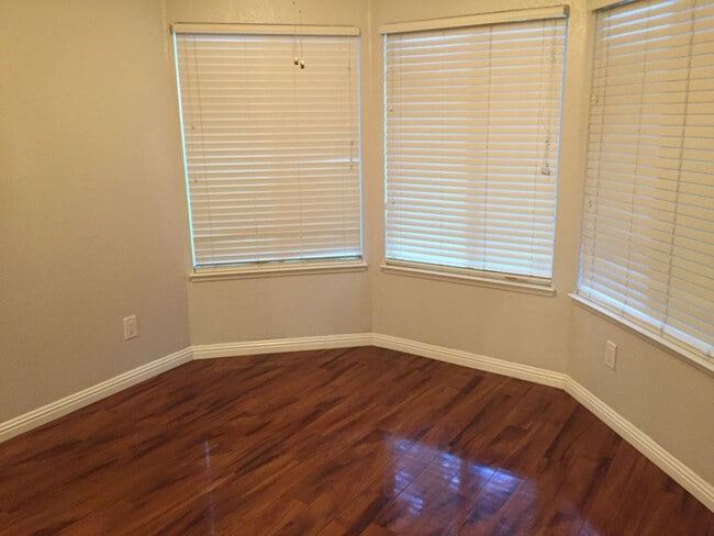 Building Photo - 2499 Alveswood Cir