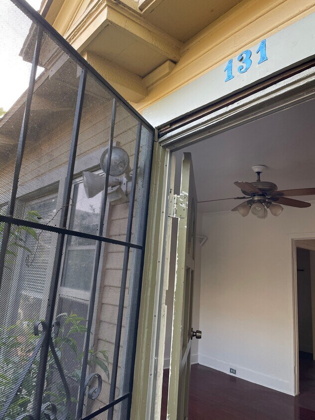Primary Photo - 131 Douglas St
