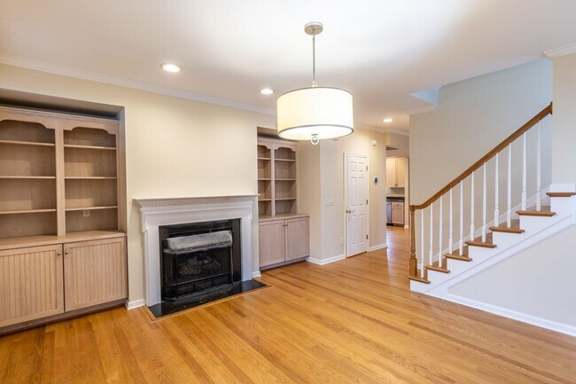 Foto del edificio - Single Family Home Minutes to DTWN/UVA Area