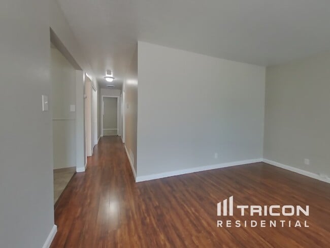 Foto del edificio - 4332 Delta Fair Blvd