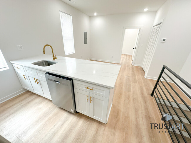 Building Photo - 2-bedroom apartment in Carroll Park, Phila...