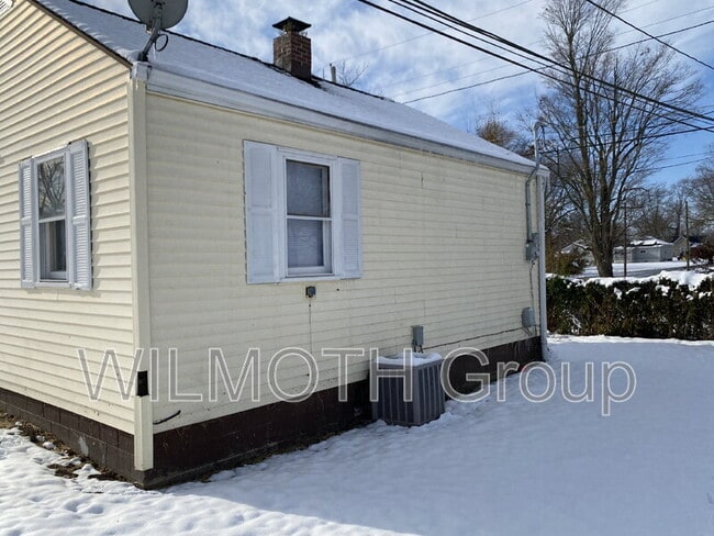 Foto del edificio - 706 W 23rd St