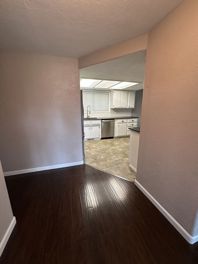 Foto del edificio - Pristine 3-Bedroom, 2-Bath Home with Moder...