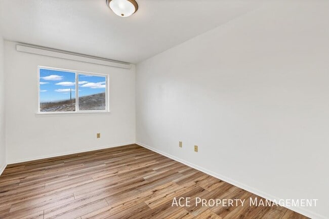 Building Photo - 720 Mallow St