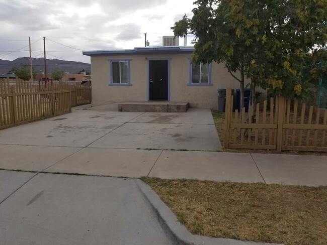 Foto del edificio - Nice and Cozy Duplex located in Northeast ...