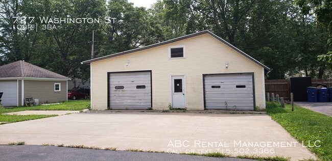 Building Photo - 727 Washington St