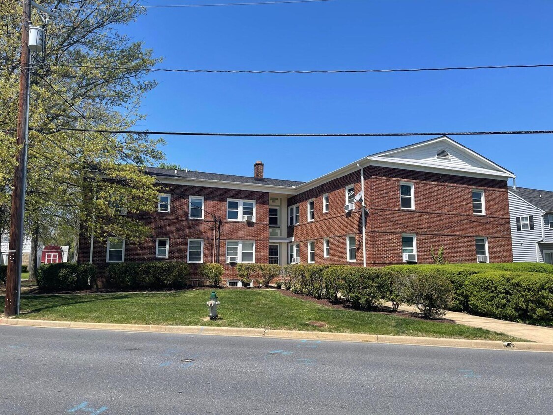 Building Photo - Laurel 332 Apartments