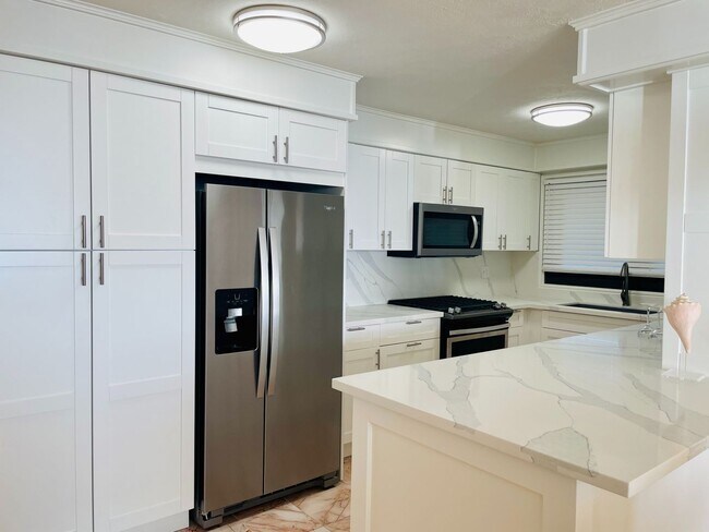 Building Photo - 2 Bedroom 2 Bathroom 1 Parking in Ala Moana