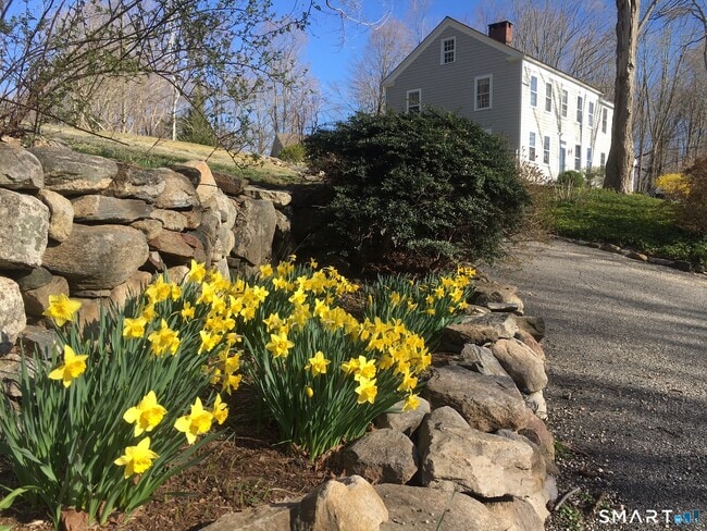 Foto del edificio - 168 Long Ridge Rd