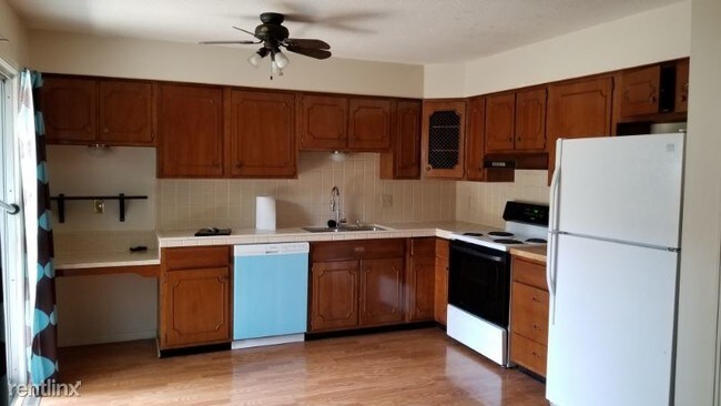 Building Photo - 3 br, 2.5 bath Condo - 9597 Outlook Drive