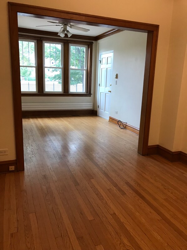 Foto del edificio - 2137 N Oakley Ave
