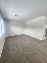 Building Photo - 4701 Lakeside Dr