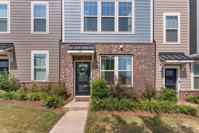 Foto del edificio - 210 Judson Ave