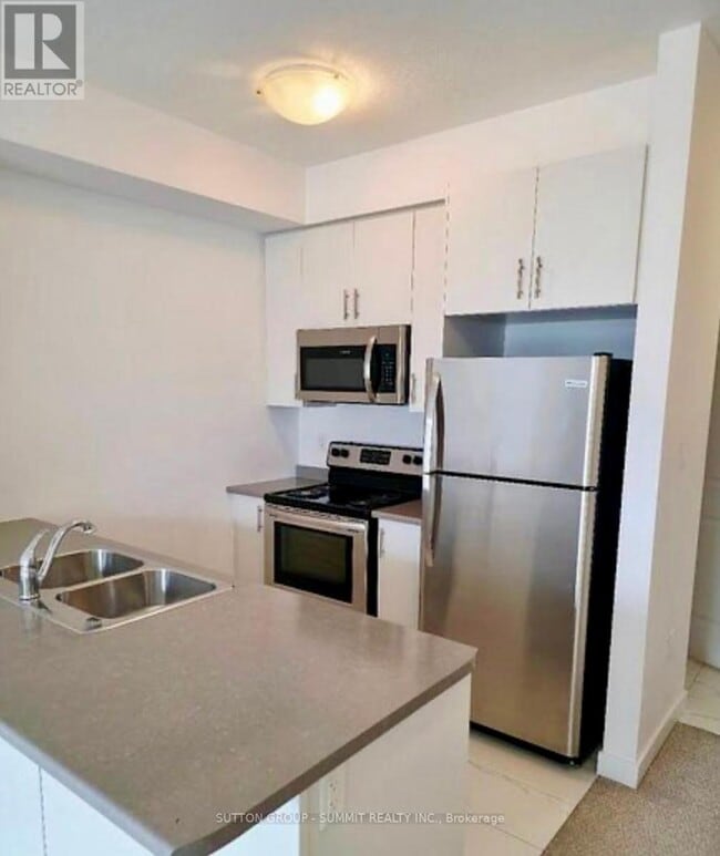 Building Photo - 125-125 Shoreview Pl
