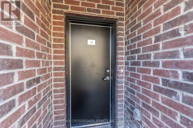 Building Photo - 871-T871 Sheppard Ave W