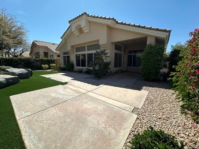 Foto del edificio - 78284 Rainbow Dr