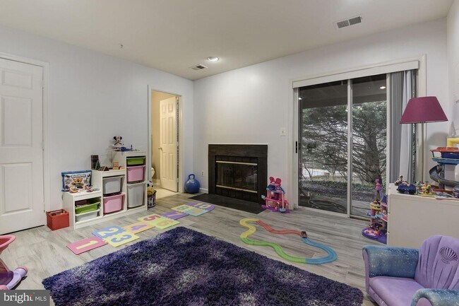 Building Photo - 5409 Whitley Park Terrace